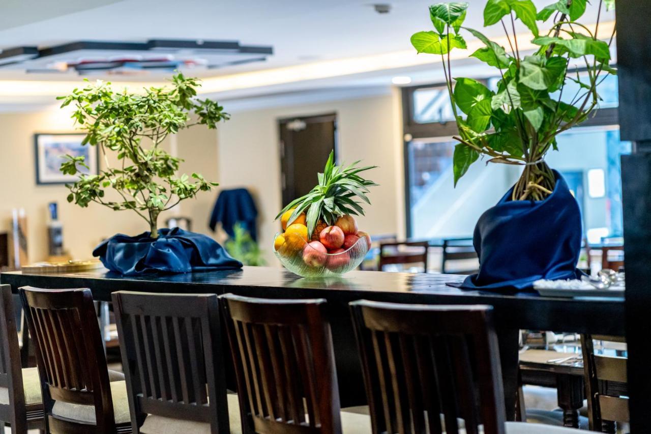 博卡拉萨洛瓦瑞颐大酒店 外观 照片
