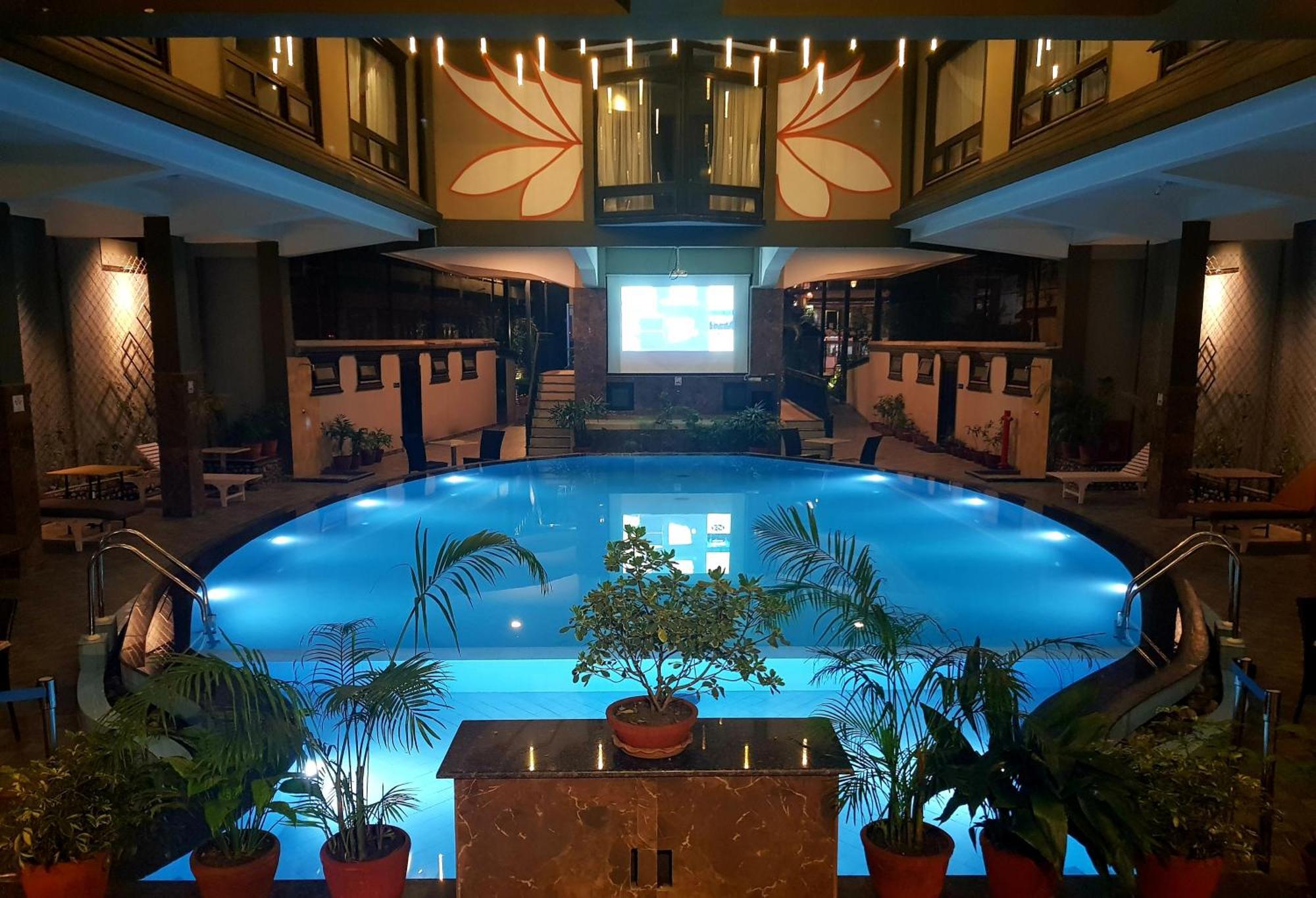博卡拉萨洛瓦瑞颐大酒店 外观 照片